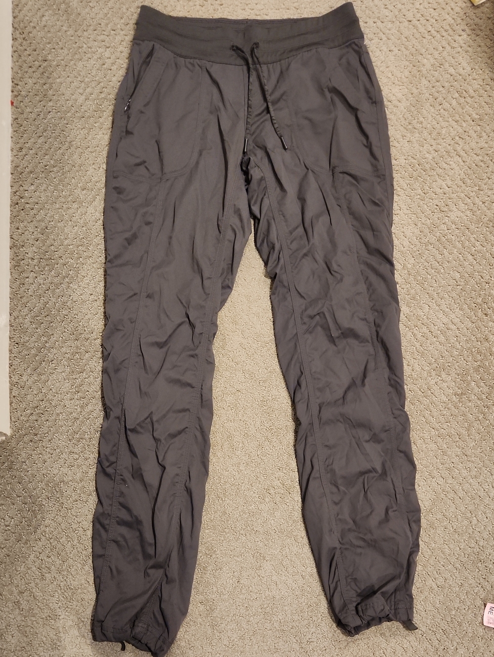 NEW The North Face Ladies Dark Gray Performance Joggers. Medium